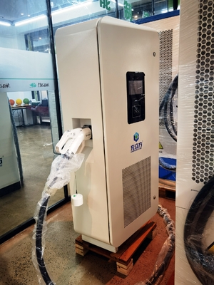 CCS1 240kW çift silahlı DC elektrikli araç şarj istasyonu