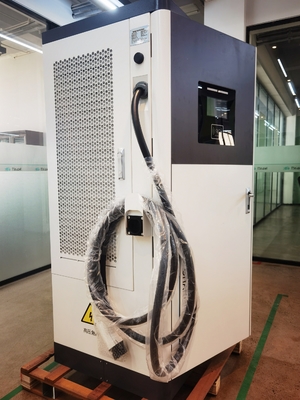 EV Şarj İstasyonu Atölyemizin Bazı Parçası Modern 120KW Entegre Çift Silahlı DC Elektrikli Araç Şarj İstasyonu CCS2 GBT Ticari Elektrikli Araç Hızlı Şarj Yığın