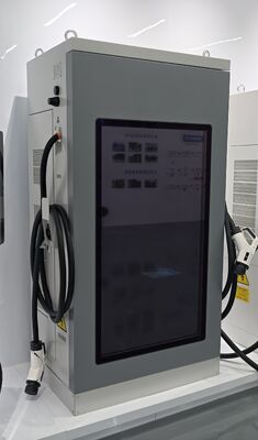 120kW DC EV Şarj cihazı 55 inç LCD Reklam Ekranı Çift Ekranlı CCS1 CCS2 CHAdeMO Otoyol Servisi için GB/T