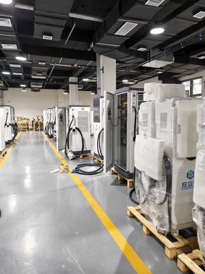 İyi bir fiyat. 480kW 720kW Esnek Paylaşımlı Şarj İstasyonu 600A Sıvı Soğutmalı Terminal Filo Şarj Merkezi İçin 40kW SiC Modülü Çevrimiçi